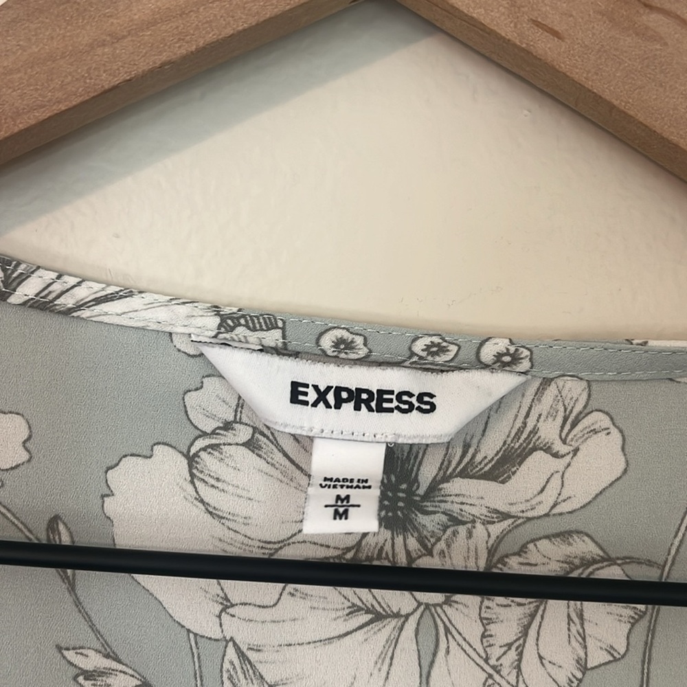 Express Ruched Top - Picture 4 of 4